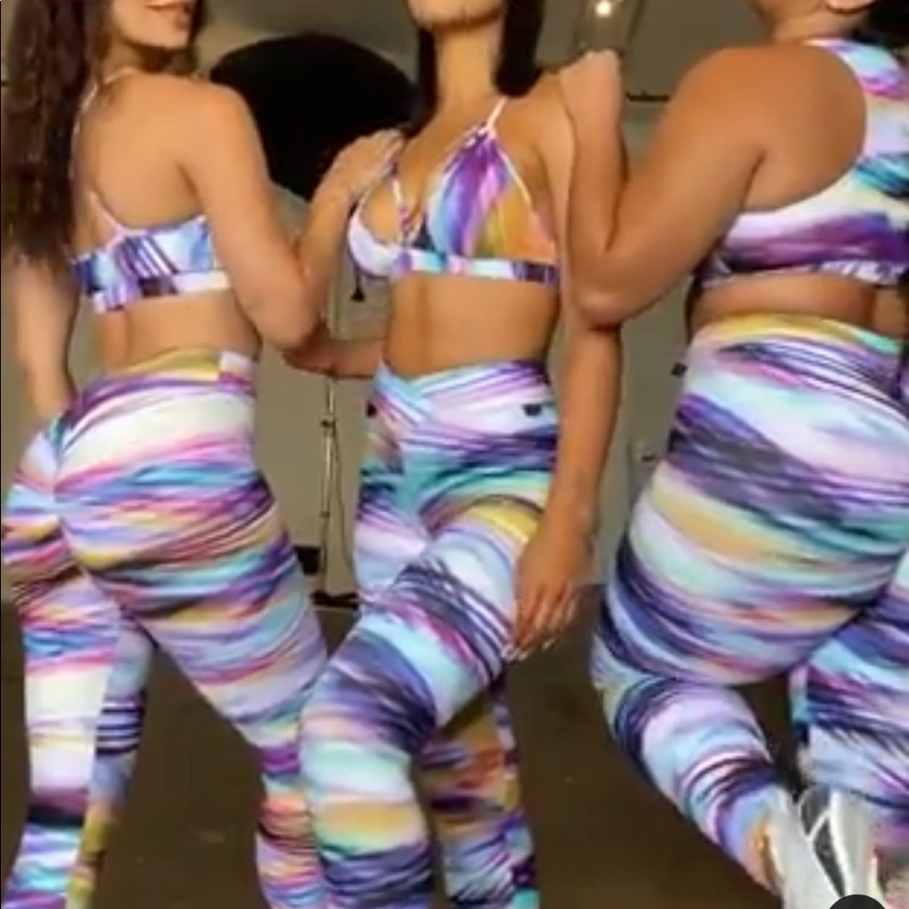 LiCi Fit Electric Sunset V-Cut scrunch leggings M